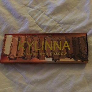 Kylinna 12-Color Eyeshadow Palette - Neutral Brown Mix